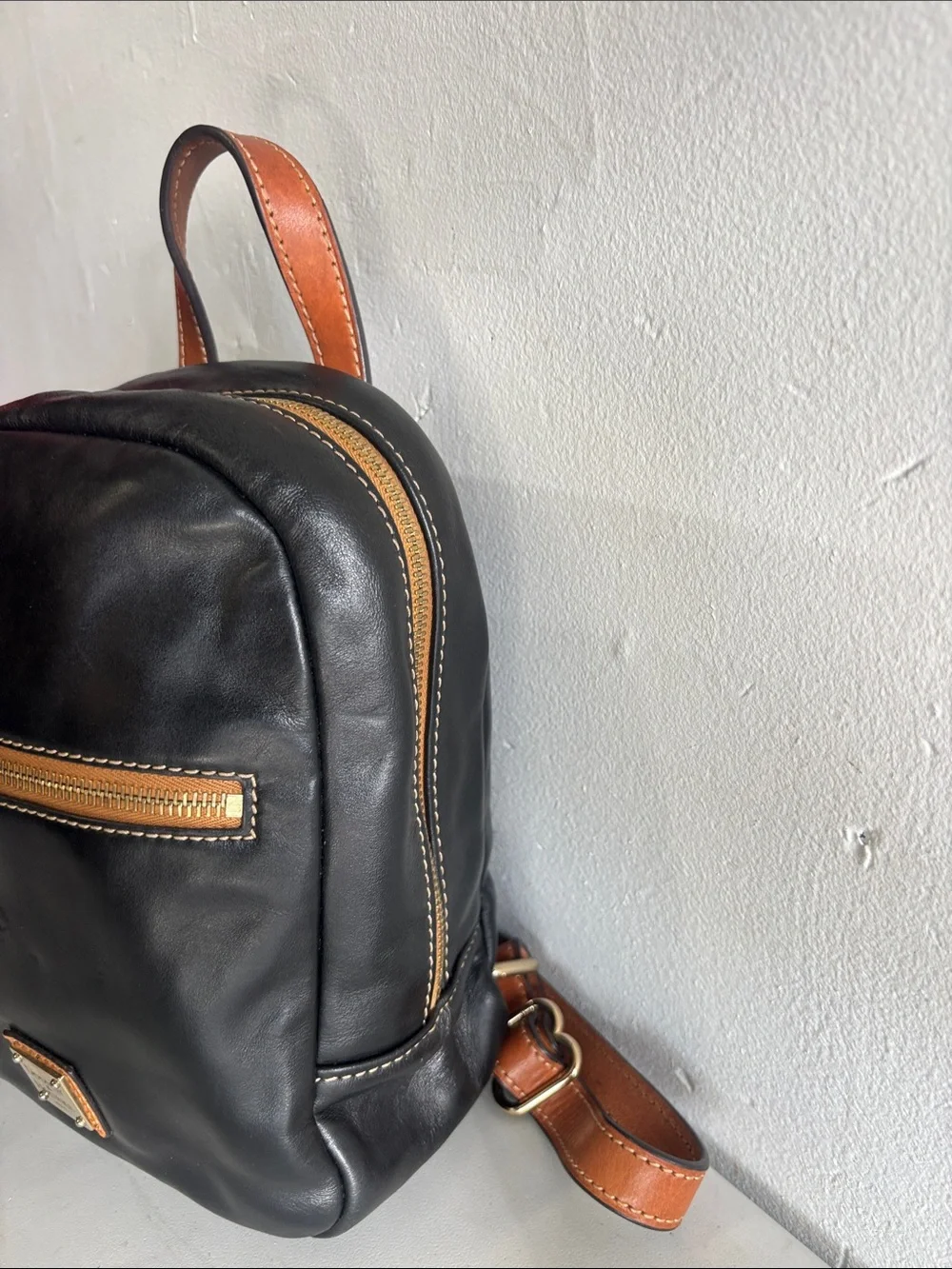 Dooney & Bourke compact dooney